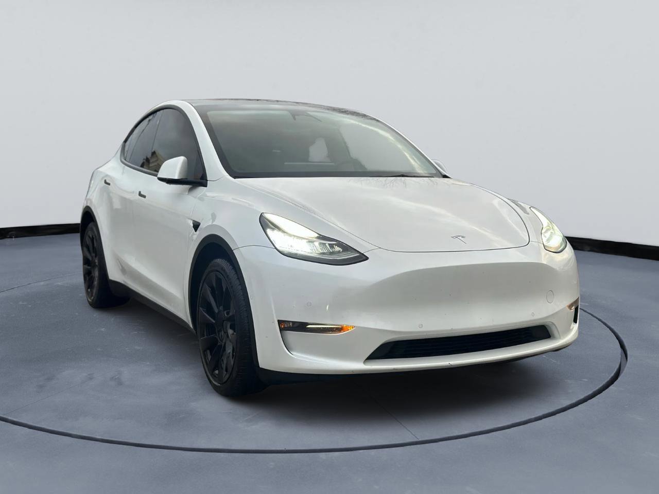 Used 2022 Tesla Model Y Long Range image 2