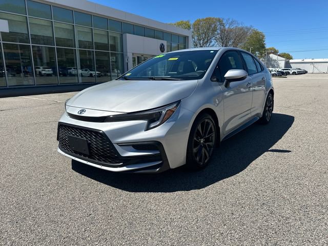 Used 2024 Toyota Corolla SE FWD image 3