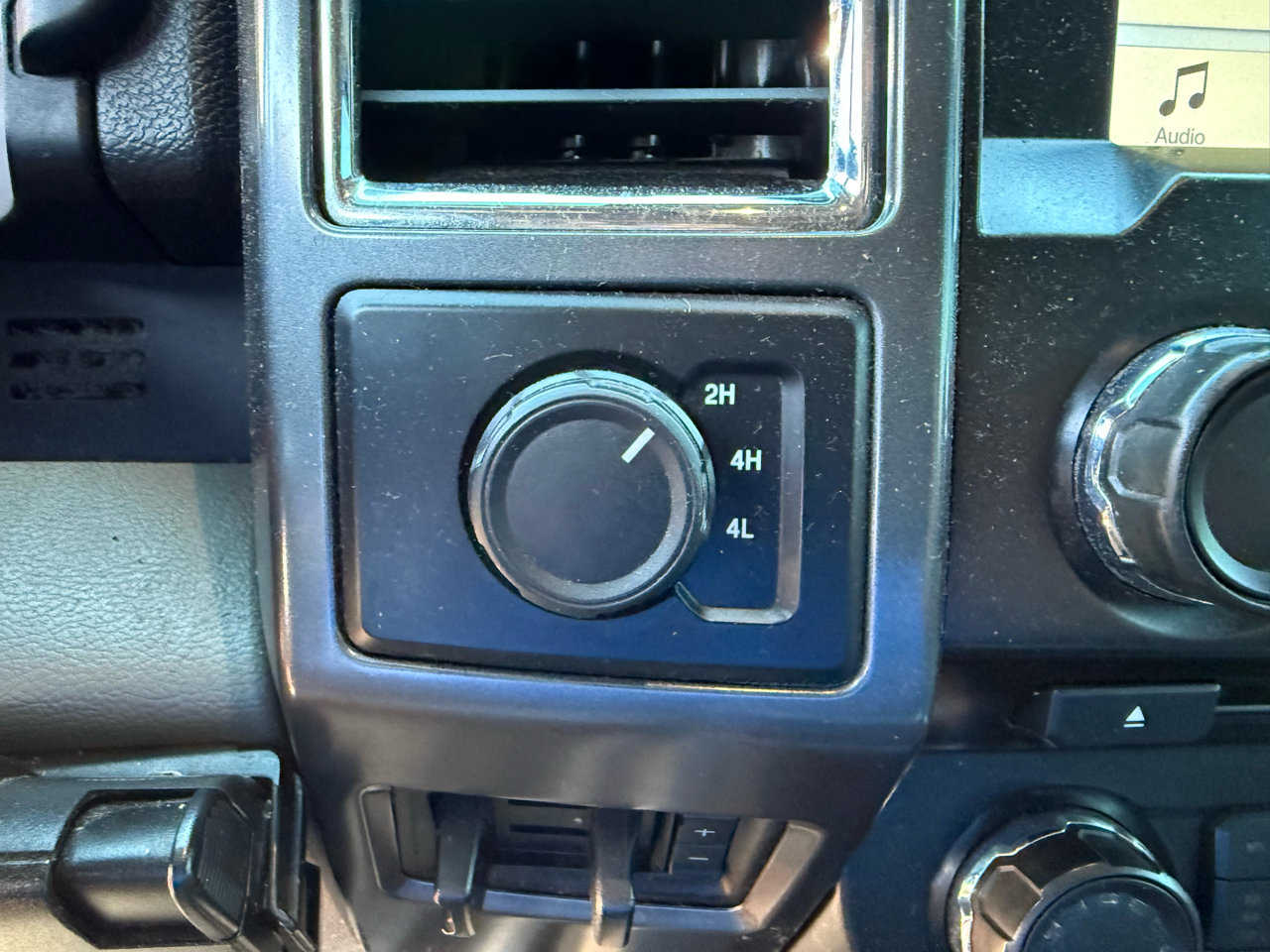 Used 2017 Ford F350 XLT w/ XLT Premium Package image 12