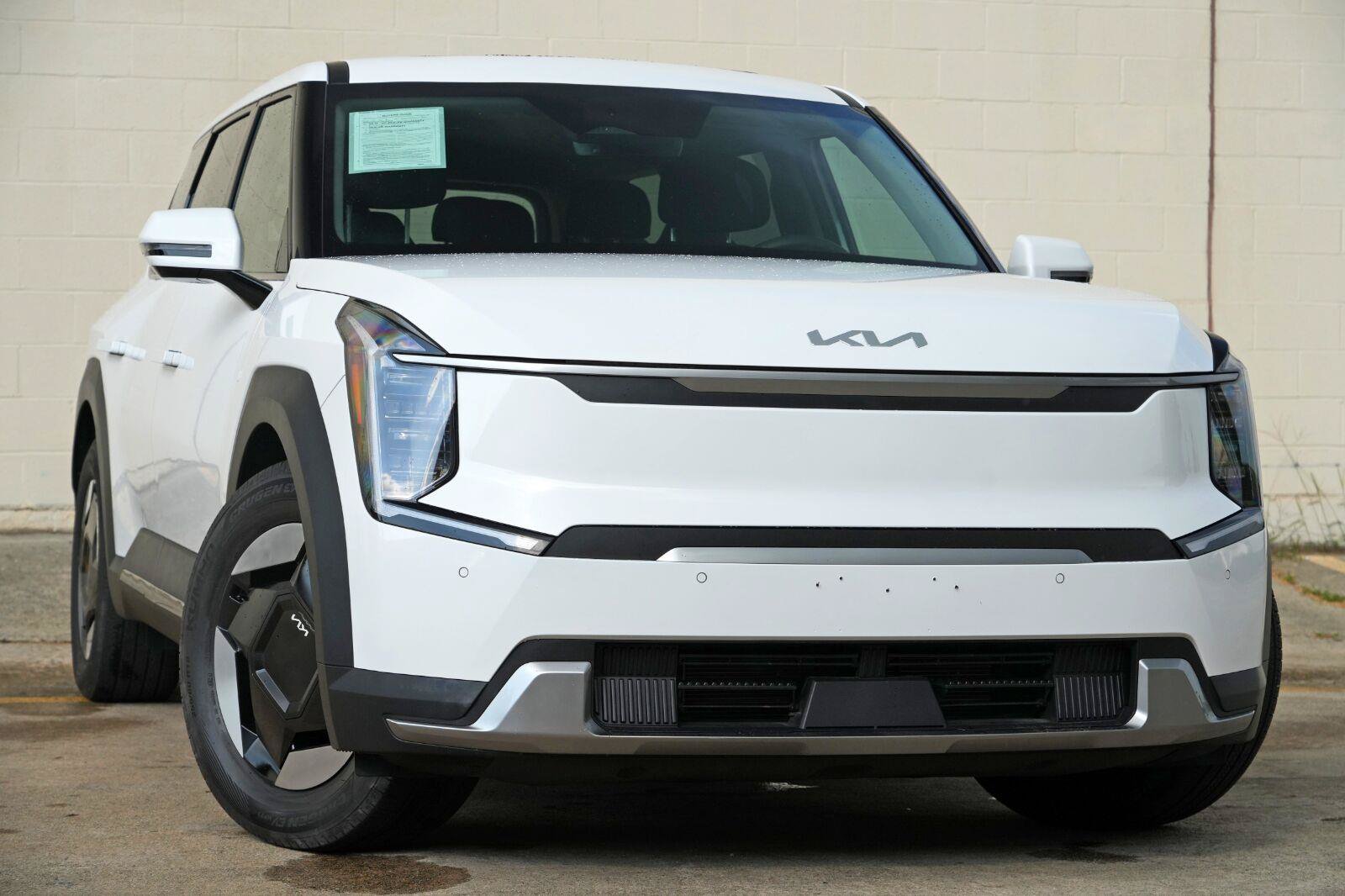 Used 2026 Kia EV9 Light RWD image 2