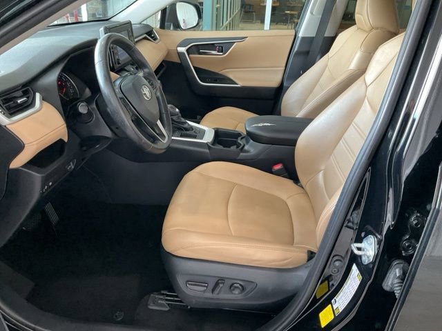 Used 2019 Toyota RAV4 XLE Premium image 4