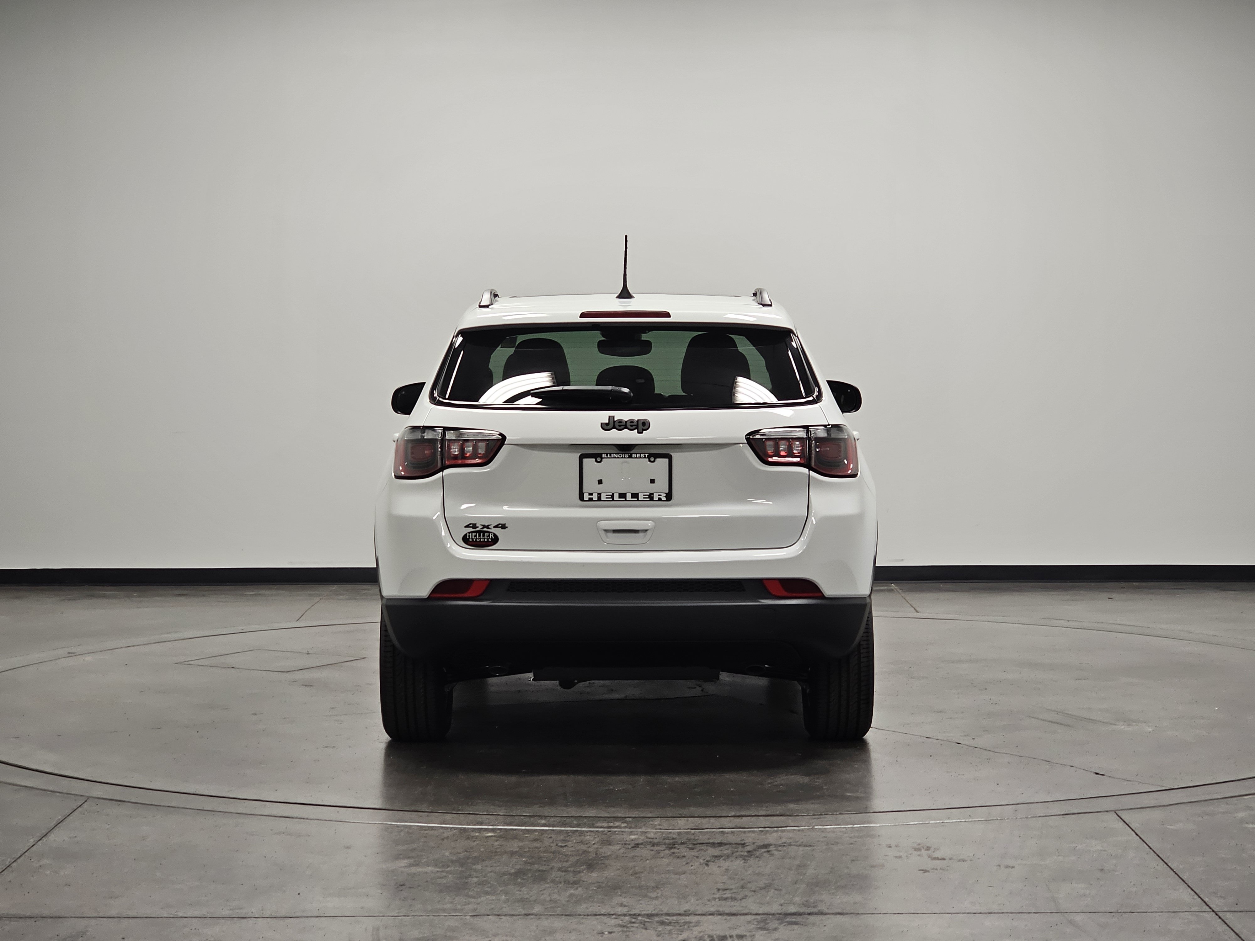New 2025 Jeep Compass Latitude w/ Sun & Sound Group AWD/4WD image 7