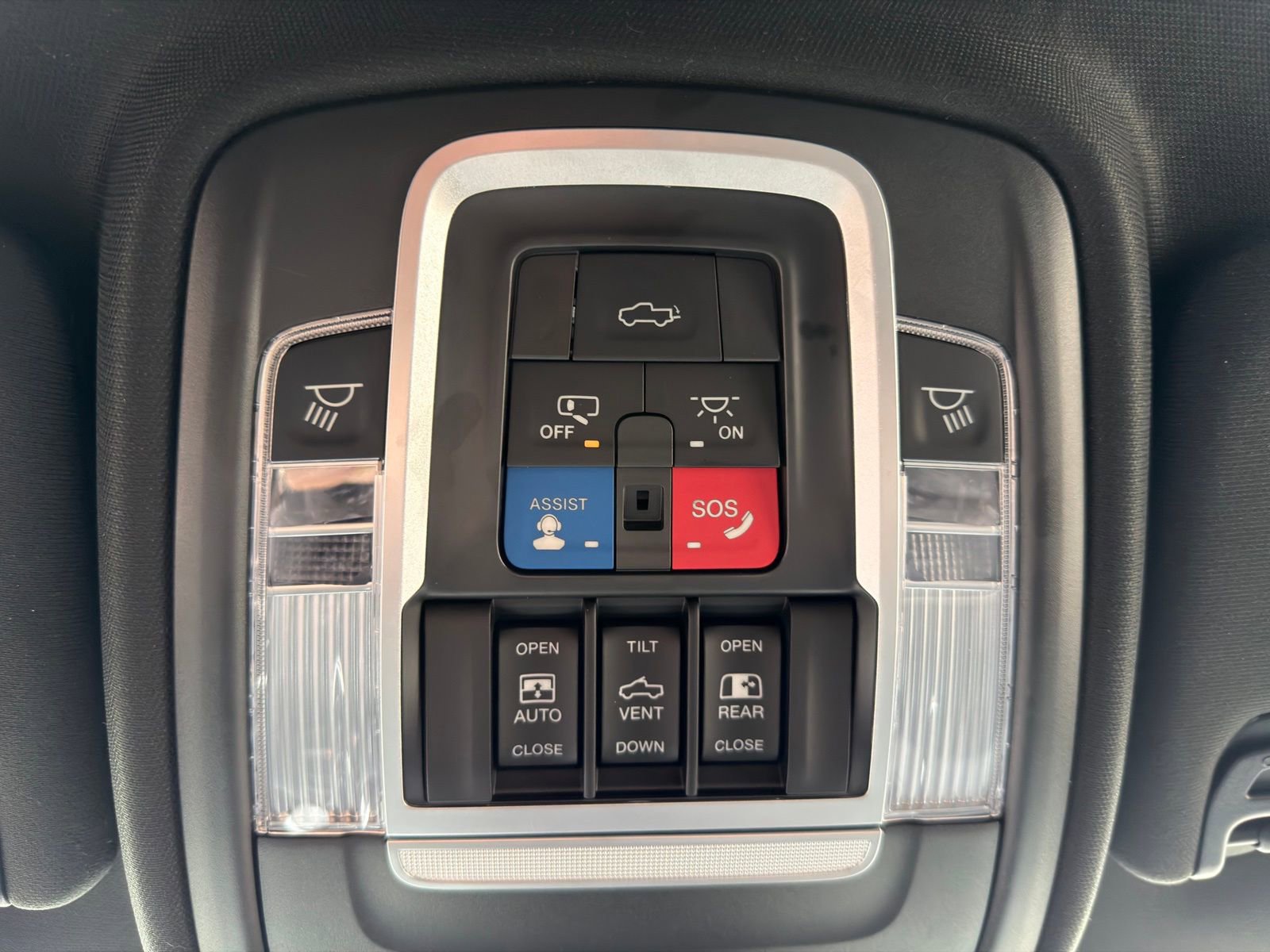 Used 2020 RAM 3500 Laramie image 29