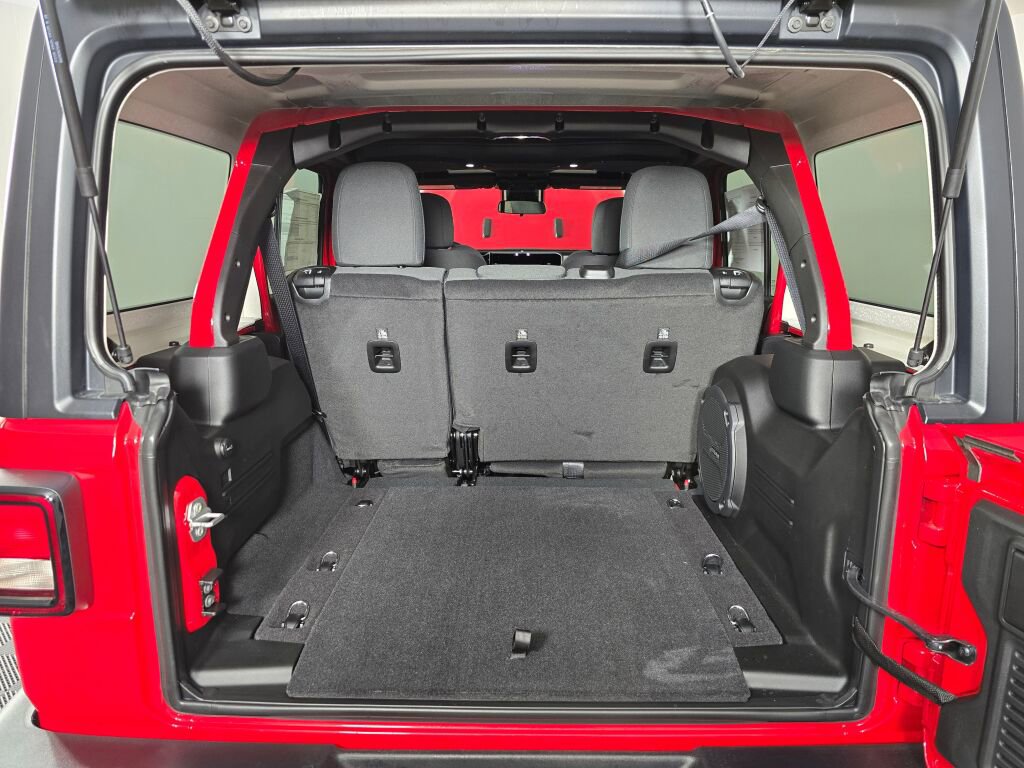 Used 2025 Jeep Wrangler Sport S image 16