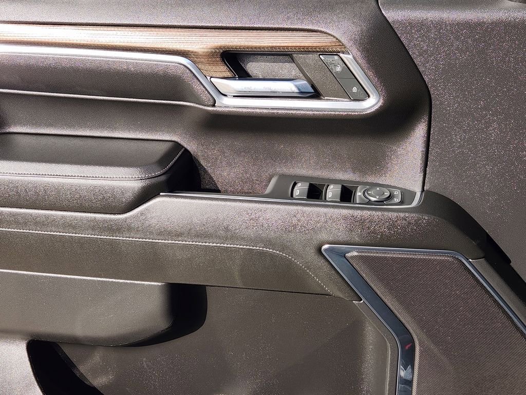 Used 2024 Chevrolet Silverado 1500 LT image 25