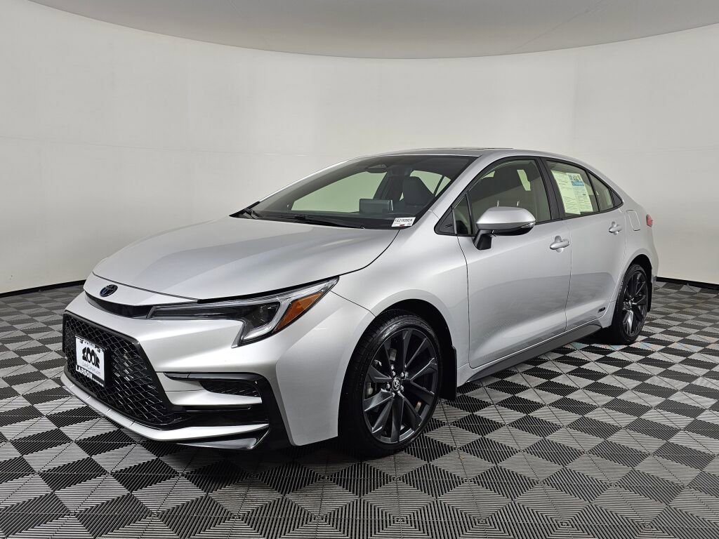 Used 2025 Toyota Corolla SE w/ SE Premium Package image 7