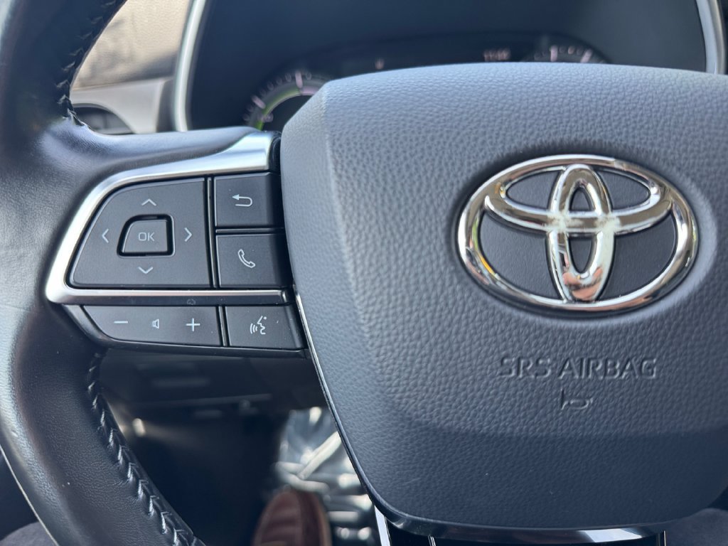 Used 2021 Toyota Highlander XLE AWD/4WD image 29