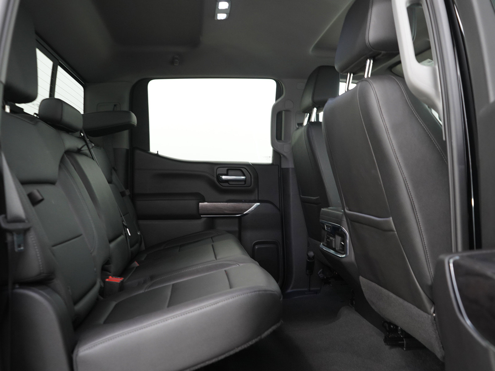 Used 2021 Chevrolet Silverado 1500 LTZ w/ LTZ Convenience Package II AWD/4WD image 9