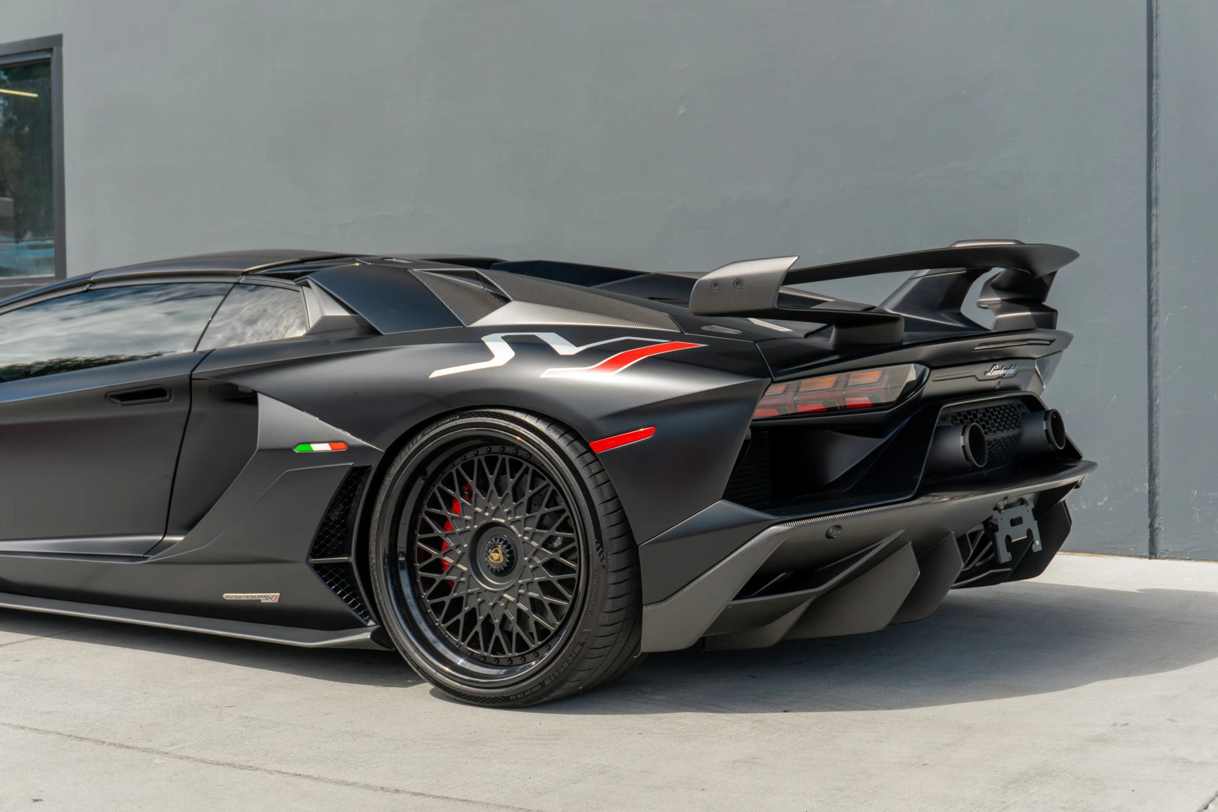 Used 2020 Lamborghini Aventador SVJ AWD/4WD image 26