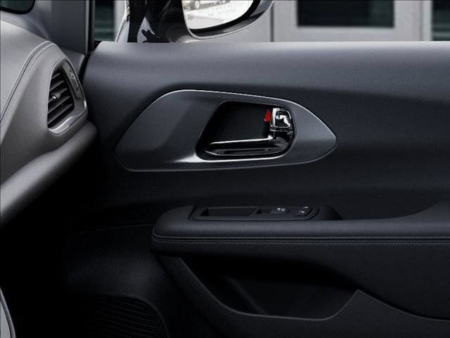 New 2027 Chrysler Pacifica Select AWD/4WD image 25