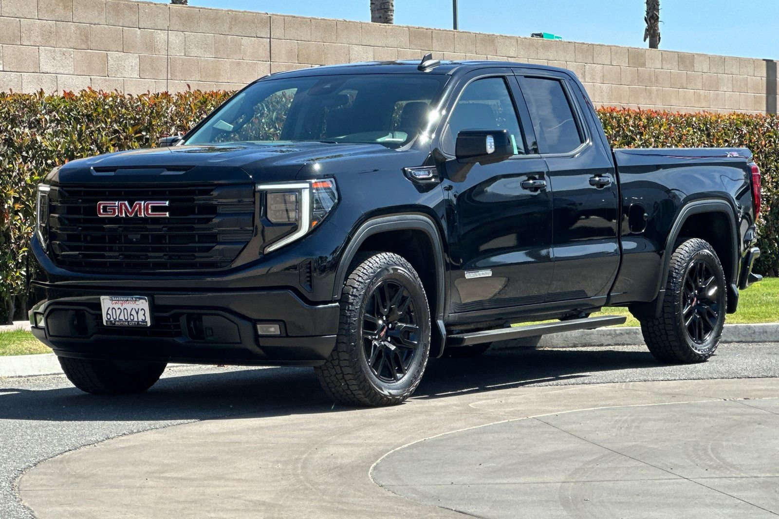 Used 2022 GMC Sierra 1500 Elevation w/ Preferred Package AWD/4WD image 8