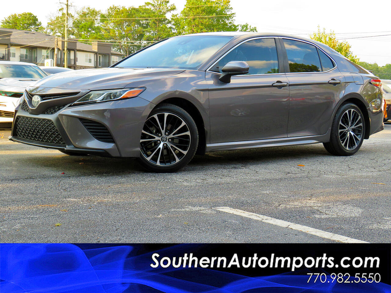 Used 2018 Toyota Camry SE image 1