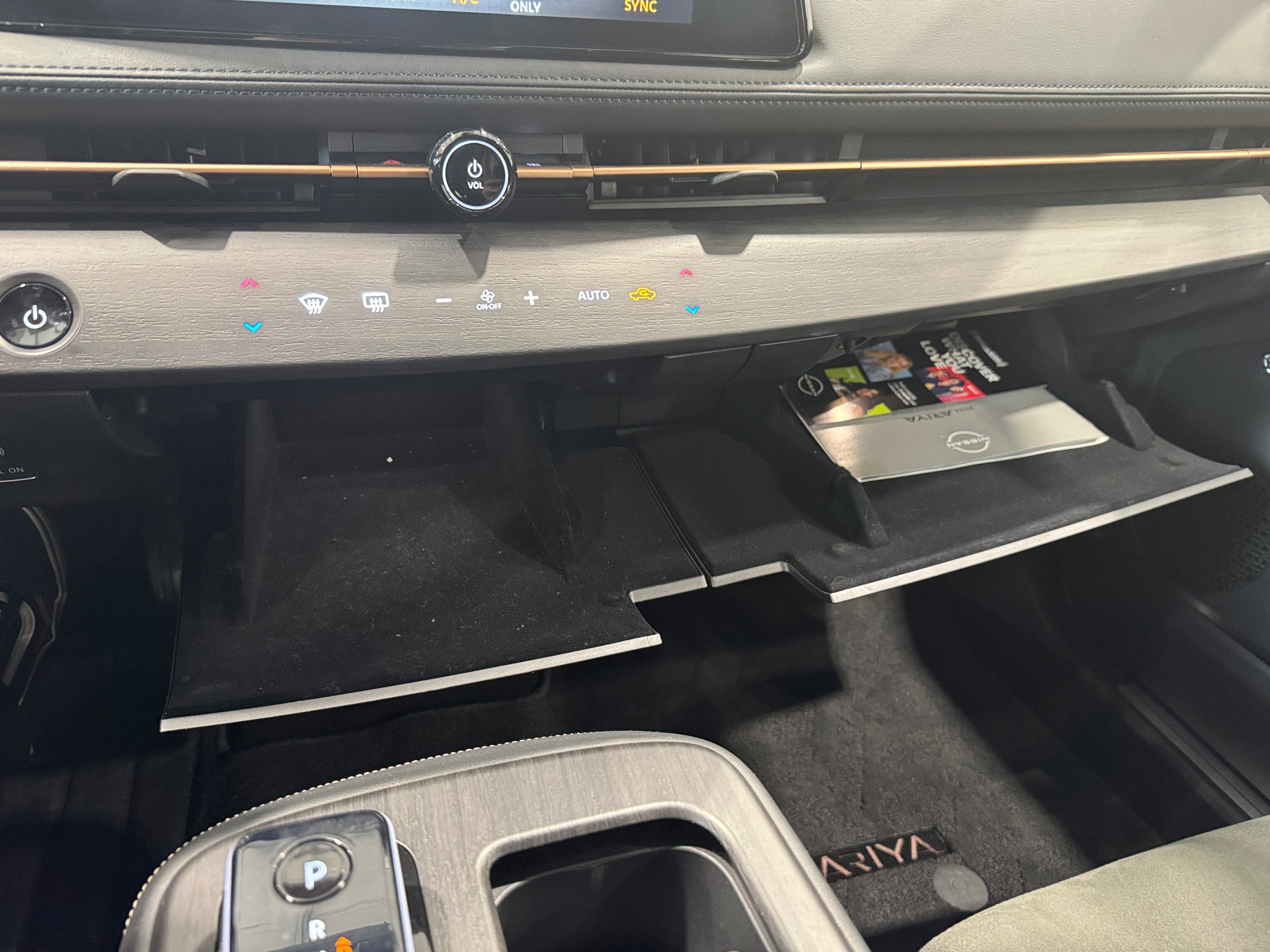 Used 2024 Nissan Ariya AWD image 32