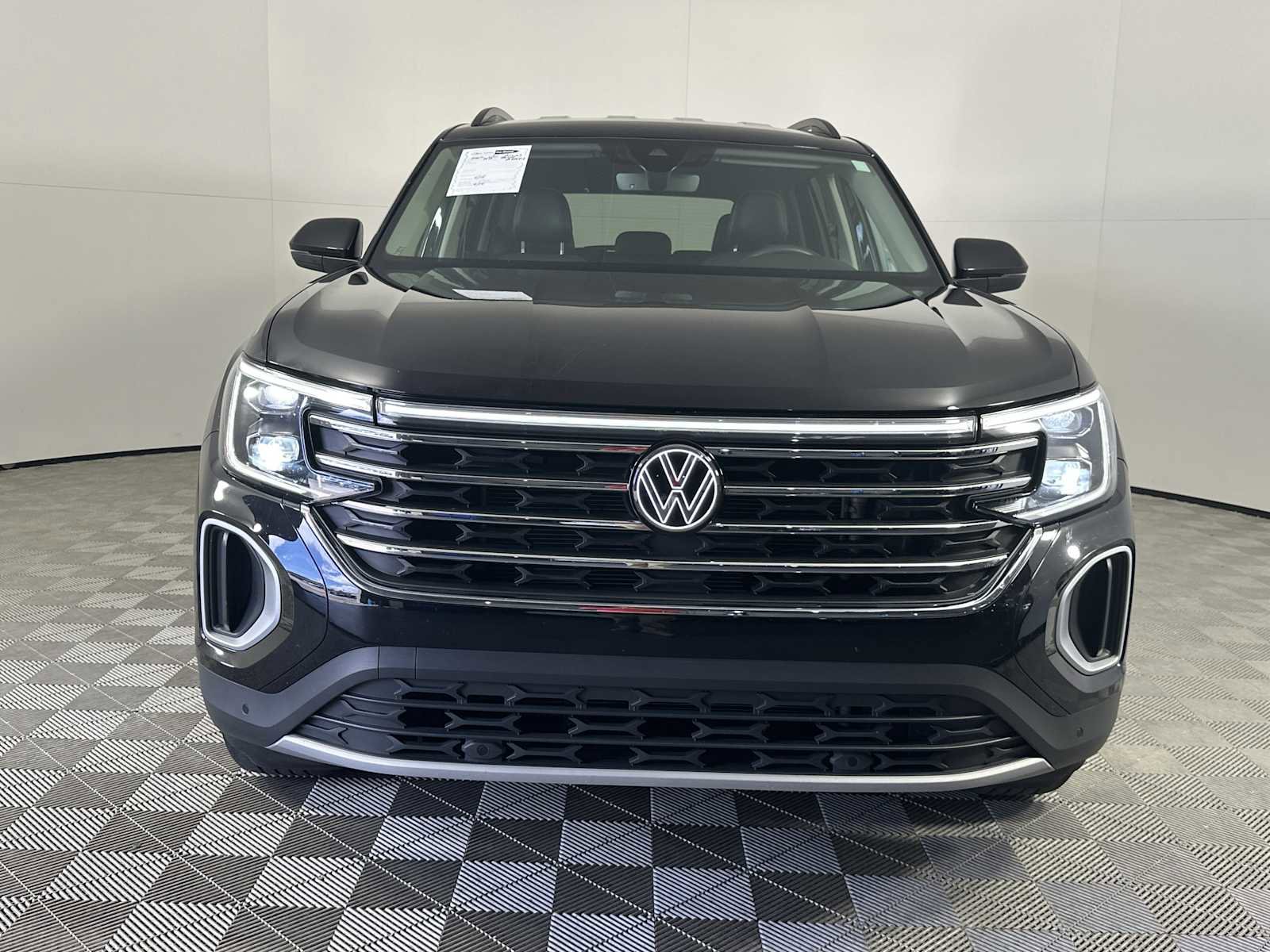 Used 2024 Volkswagen Atlas SE image 3