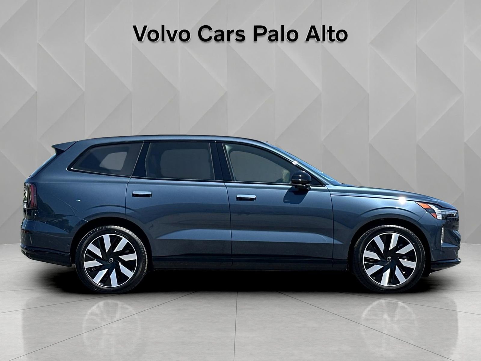Used 2025 Volvo EX90 Ultra AWD/4WD image 12
