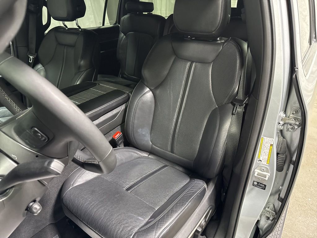 Used 2024 Jeep Wagoneer L Series II image 19