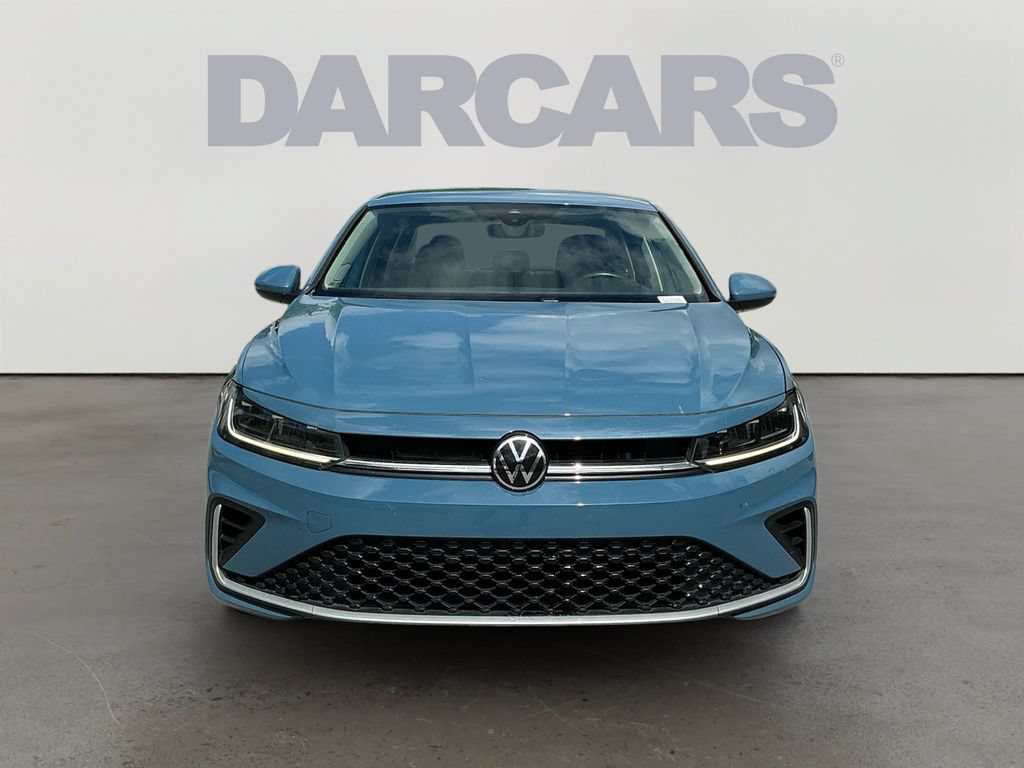 Used 2025 Volkswagen Jetta SE FWD image 2