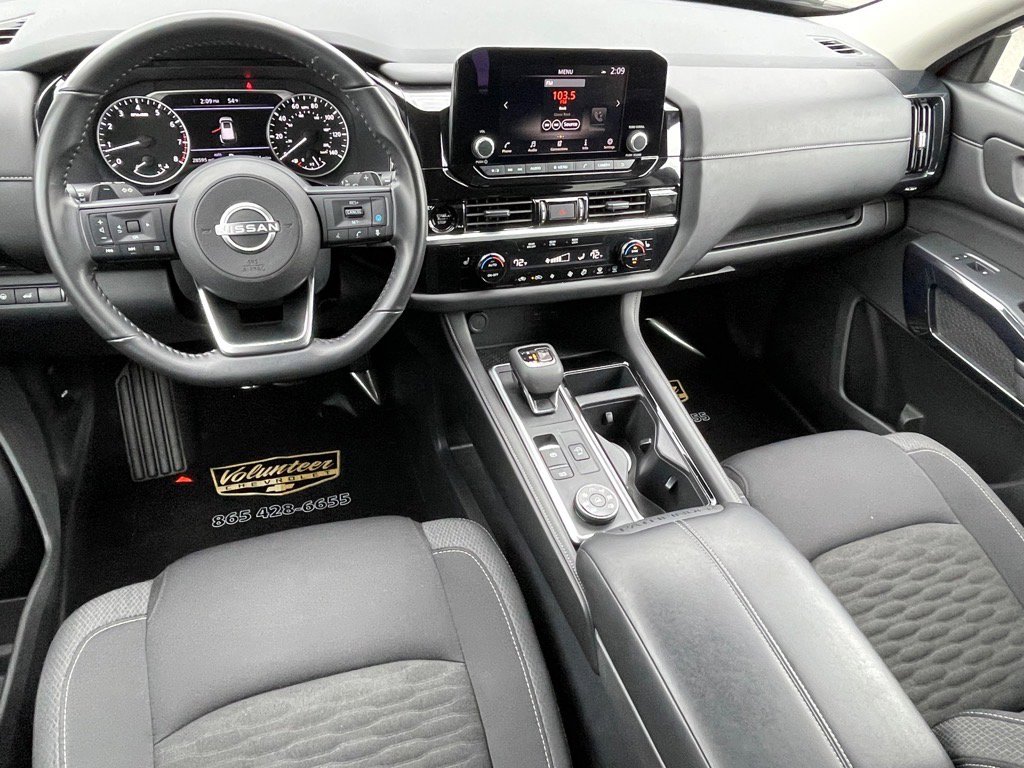 Used 2025 Nissan Pathfinder SV image 12