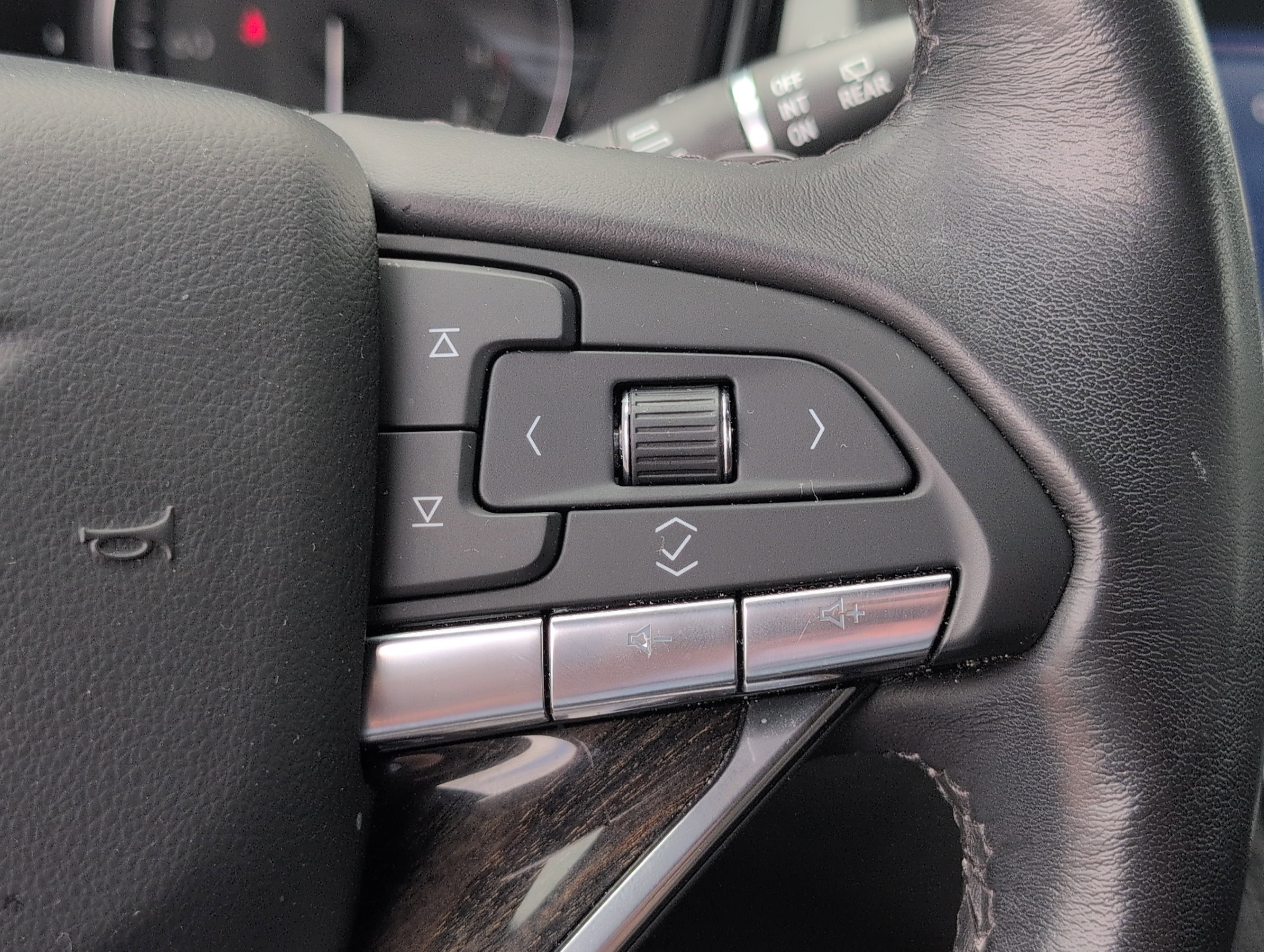 Certified 2023 Cadillac XT6 Premium Luxury w/ Technology Package image 28