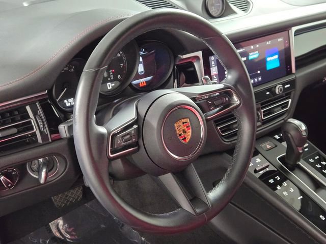 Used 2024 Porsche Macan image 31