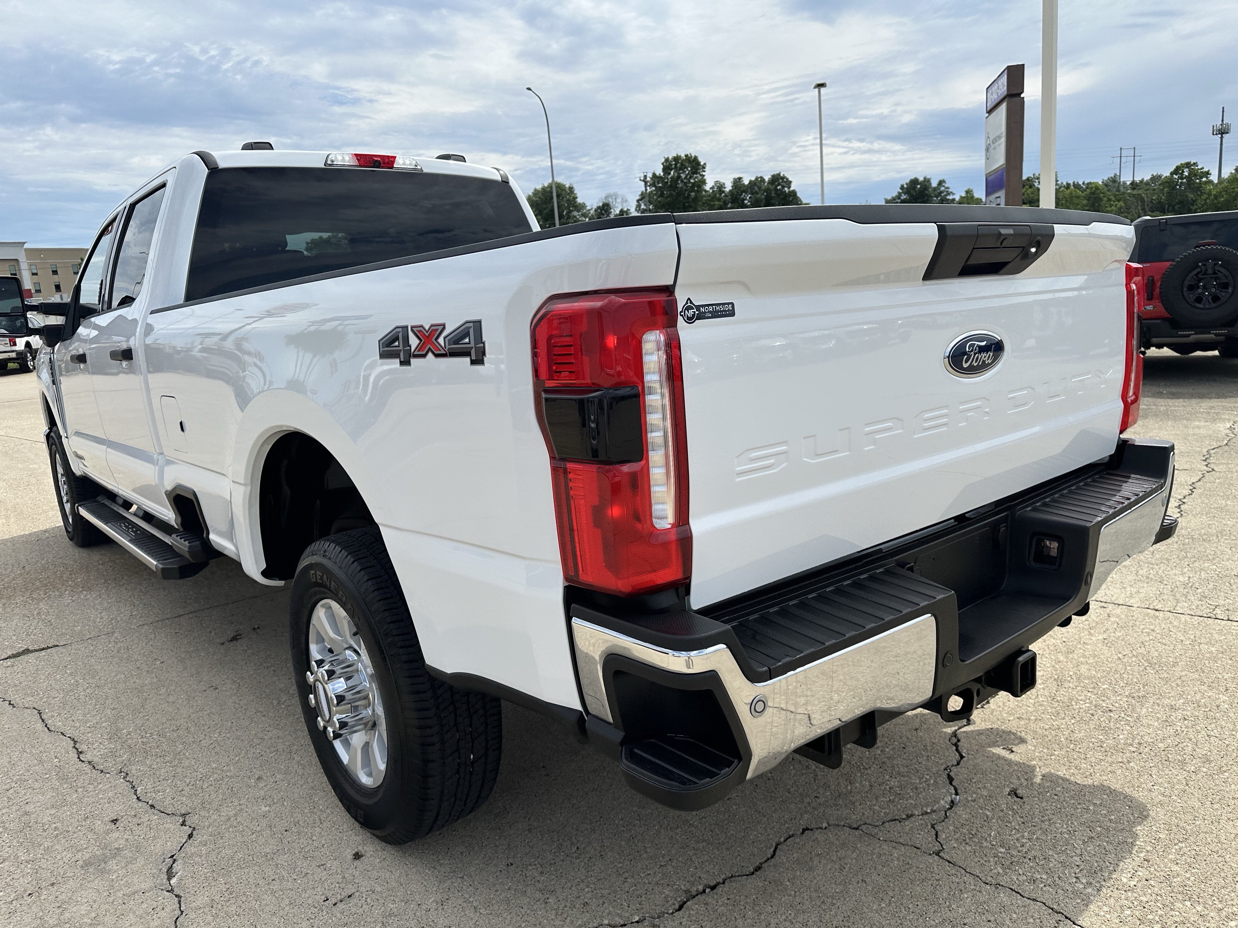 Used 2024 Ford F250 XLT w/ 360-Degree Camera Package AWD/4WD image 4
