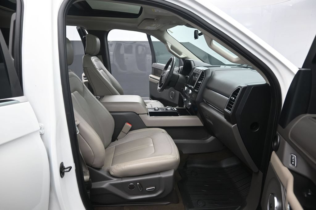 Used 2020 Ford Expedition Limited w/ Equipment Group 302A AWD/4WD image 35