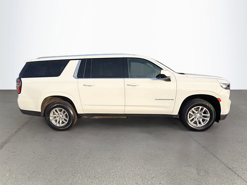Used 2024 Chevrolet Suburban LT image 2