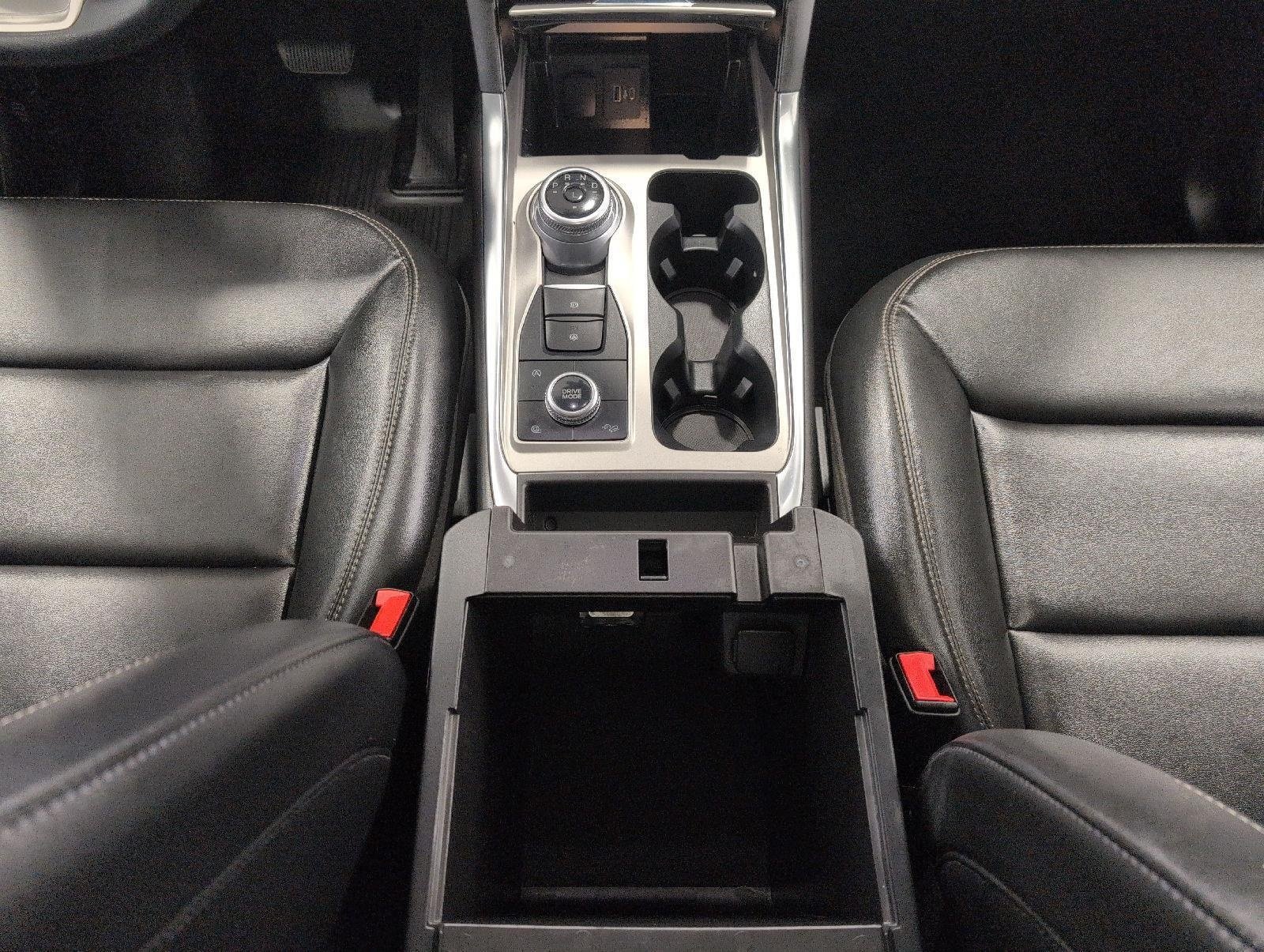 Used 2024 Ford Explorer XLT w/ Equipment Group 202A AWD/4WD image 18