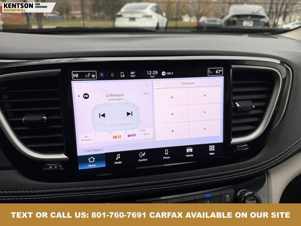 Used 2024 Chrysler Pacifica Touring-L image 25