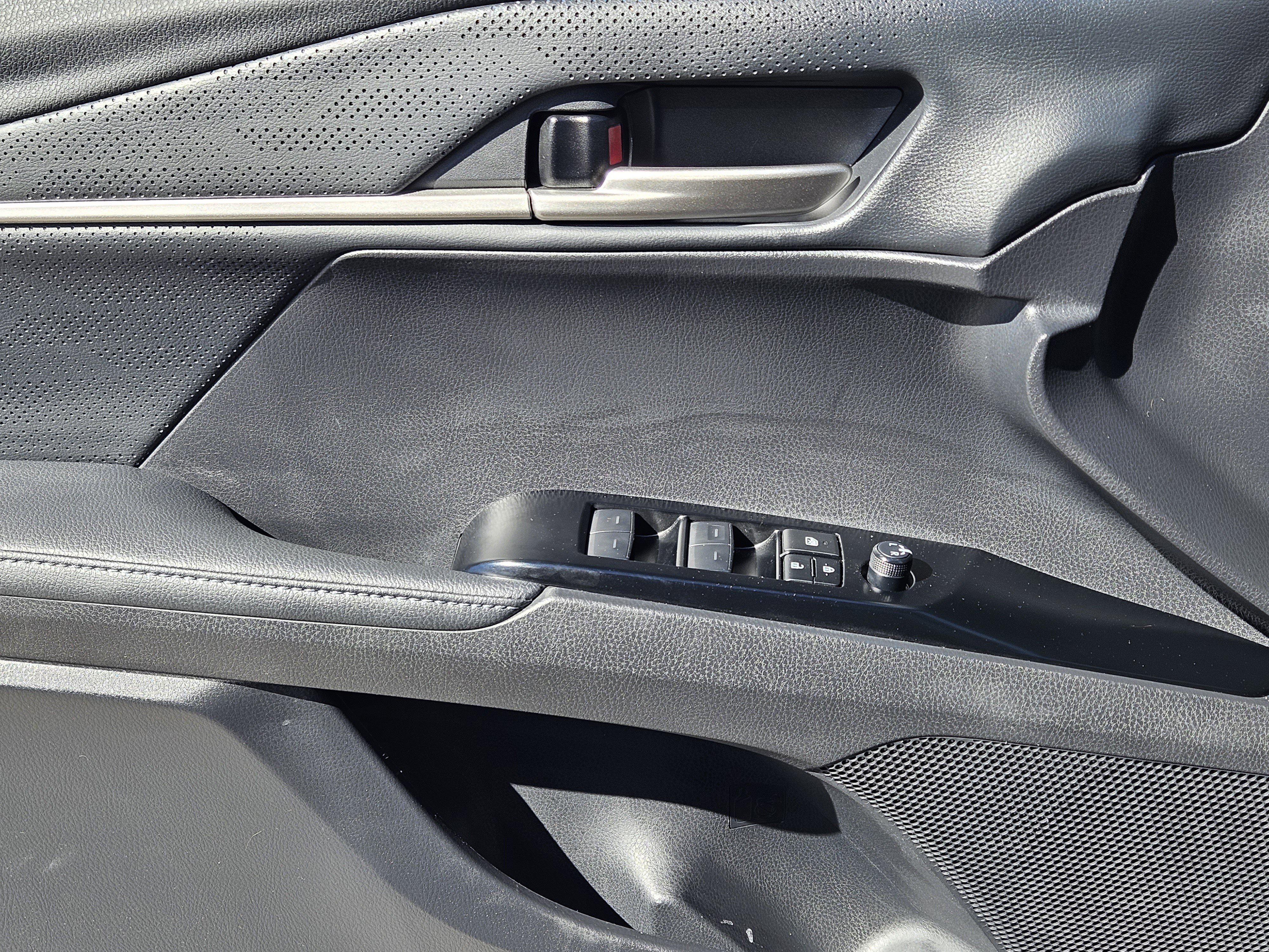 Used 2025 Toyota Camry XSE image 22