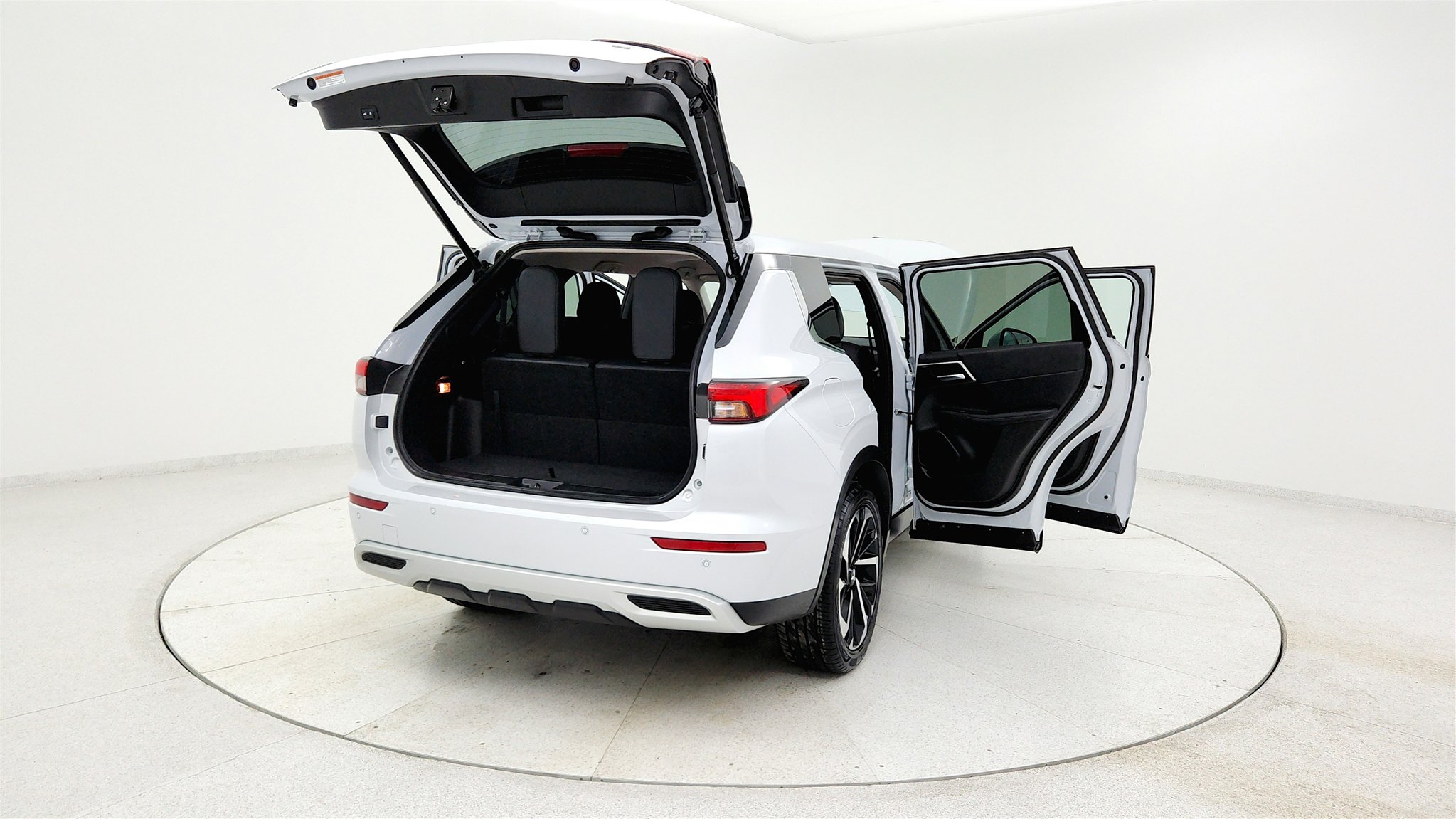 Used 2024 Mitsubishi Outlander FWD image 34