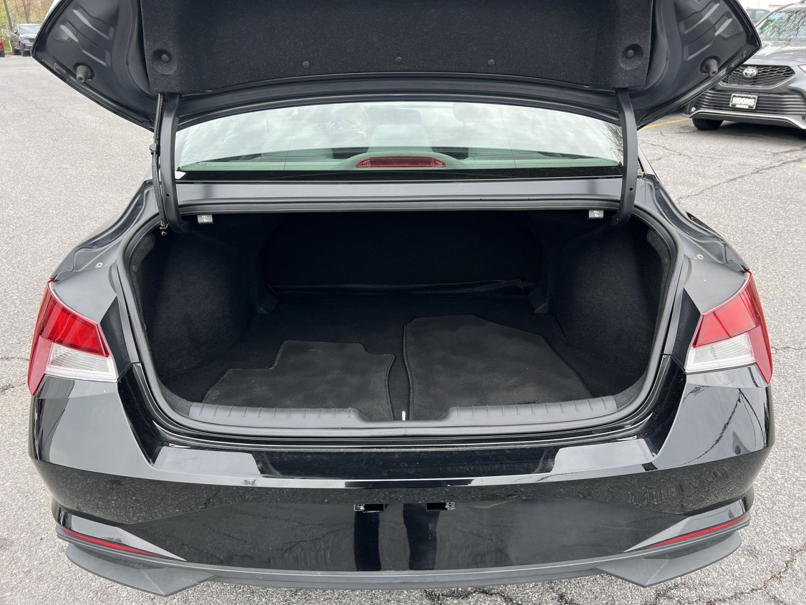 Used 2023 Hyundai Elantra SE image 31