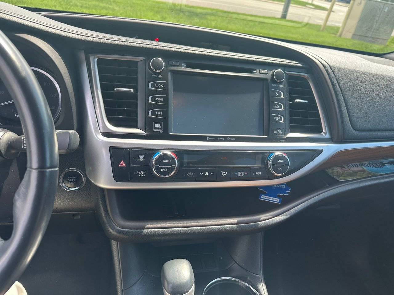 Used 2018 Toyota Highlander Limited Platinum FWD image 12