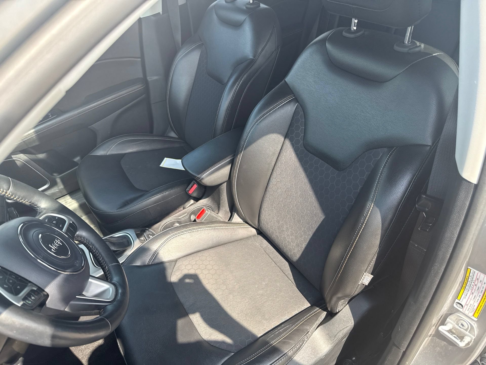 Used 2018 Jeep Compass Latitude w/ Popular Equipment Group FWD image 11