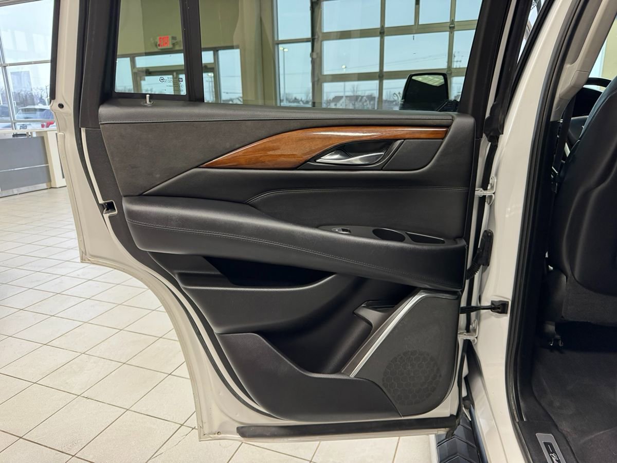 Used 2017 Cadillac Escalade Premium Luxury AWD/4WD image 38
