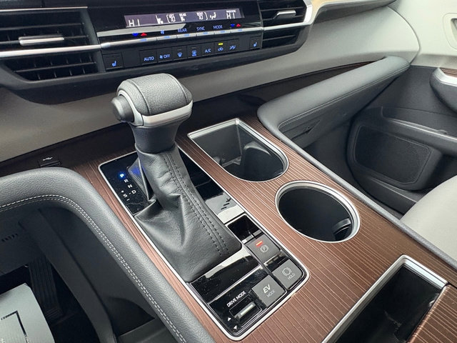 Used 2022 Toyota Sienna XLE image 30