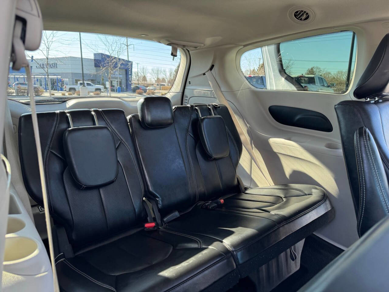 Used 2024 Chrysler Pacifica Limited image 36