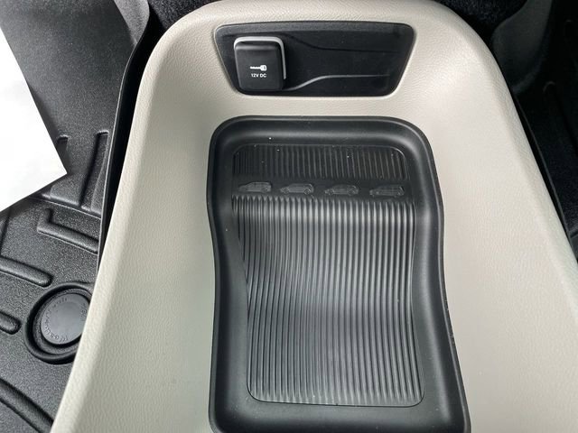 Used 2023 Chrysler Pacifica Touring-L image 24