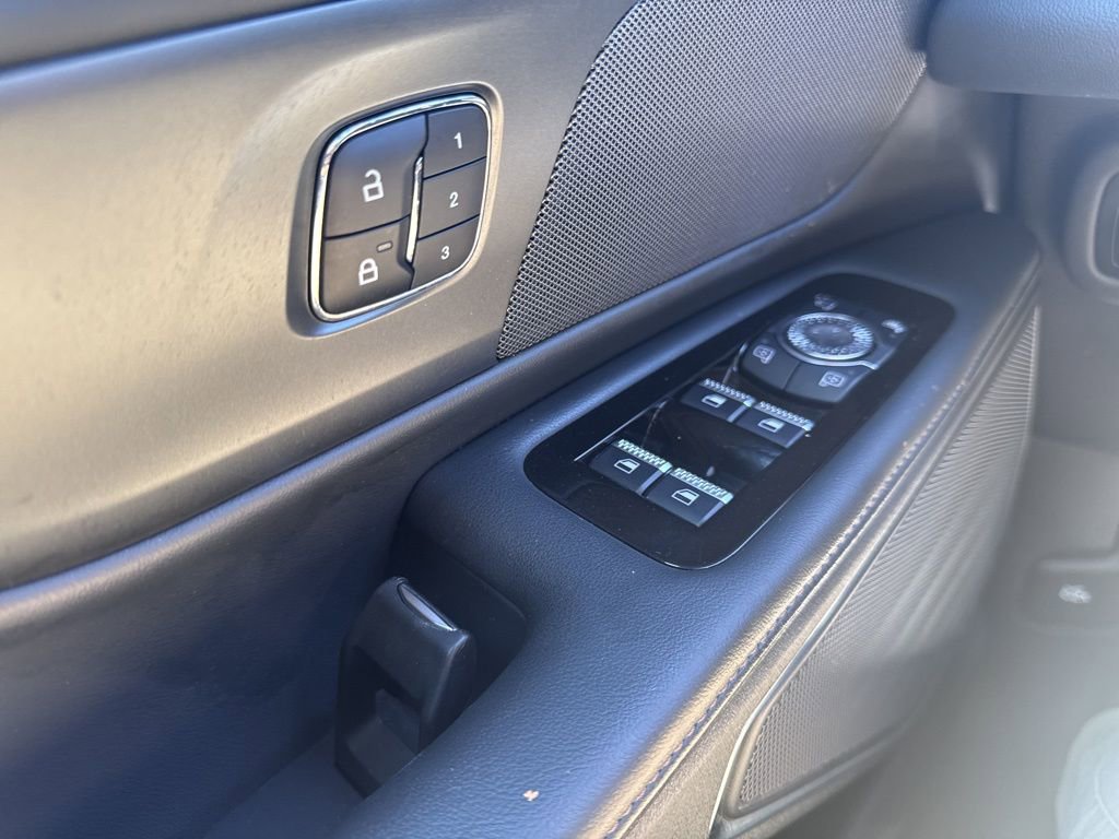 Used 2024 Lincoln Nautilus Premier w/ Jet Appearance Package image 29