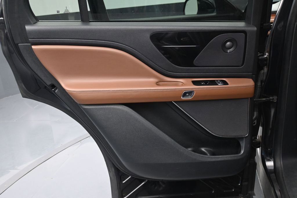 Used 2020 Lincoln Aviator Reserve w/ Class IV Trailer Tow Package AWD/4WD image 9