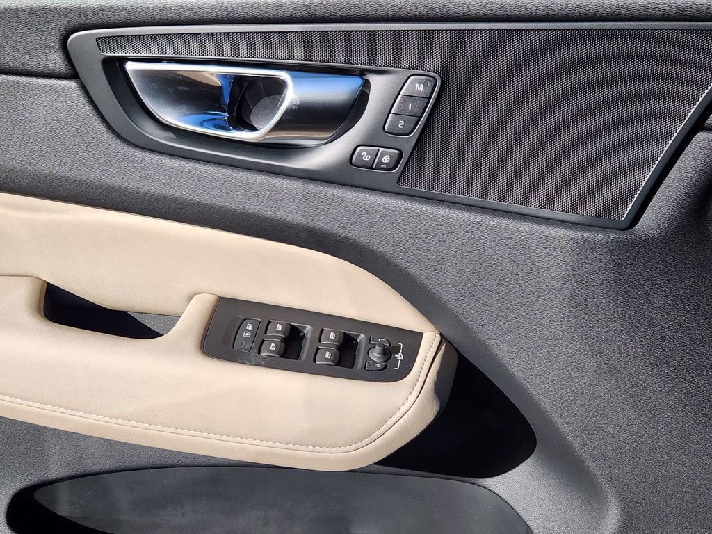 New 2026 Volvo XC60 B5 Plus w/ Protection Package Premier AWD/4WD image 13