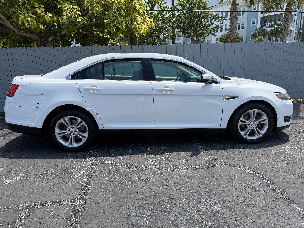 Used 2017 Ford Taurus SEL w/ Equipment Group 201A FWD image 2