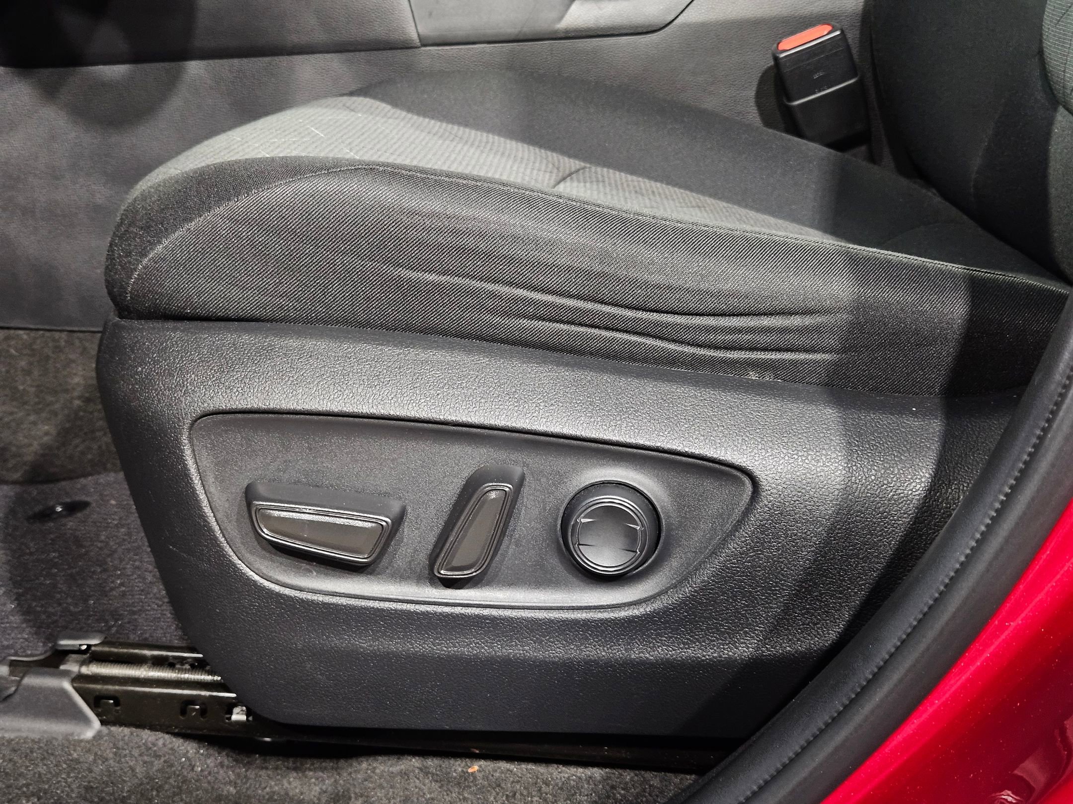 Certified 2023 Toyota RAV4 XLE w/ Convenience Package image 23