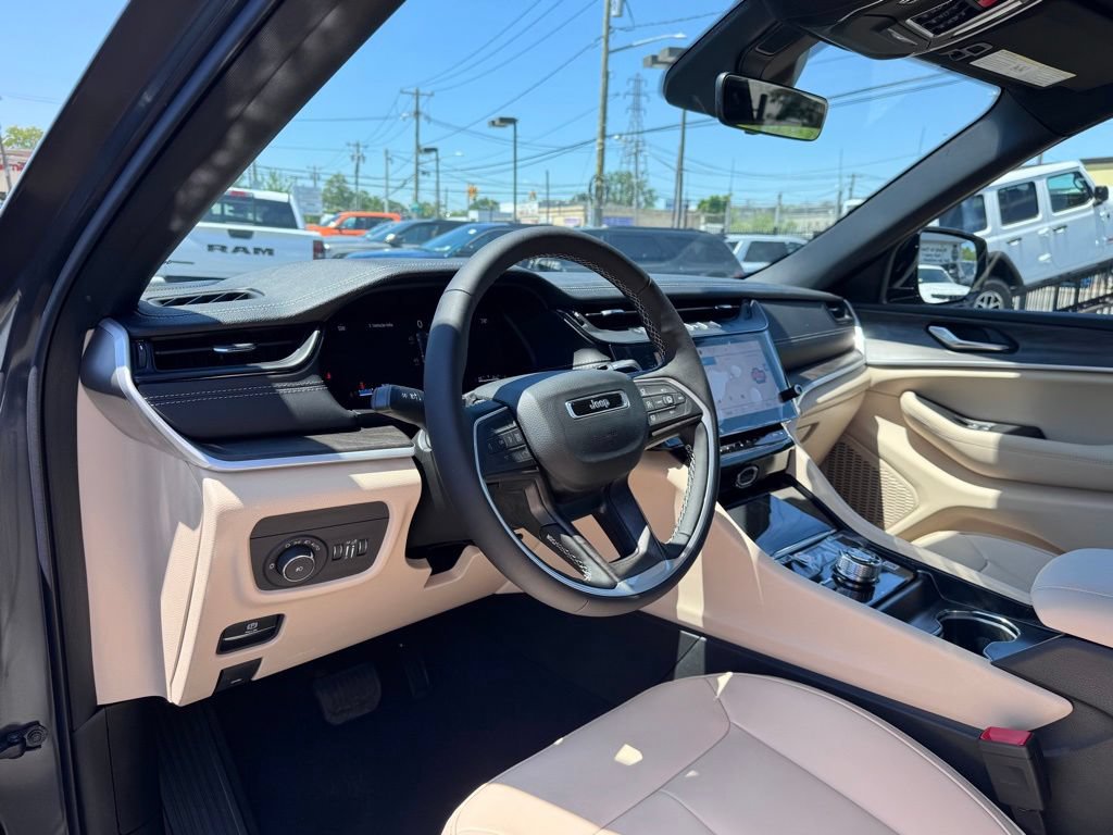 New 2026 Jeep Grand Cherokee Limited w/ Limited Altitude Package AWD/4WD image 12