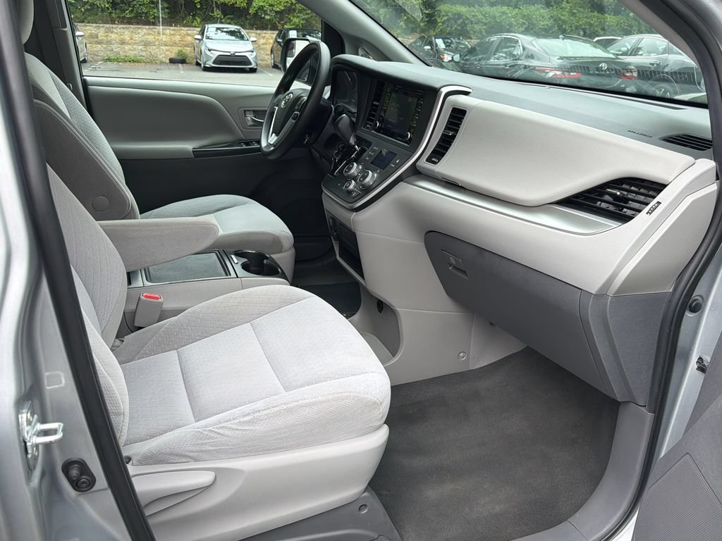 Used 2020 Toyota Sienna LE FWD image 10