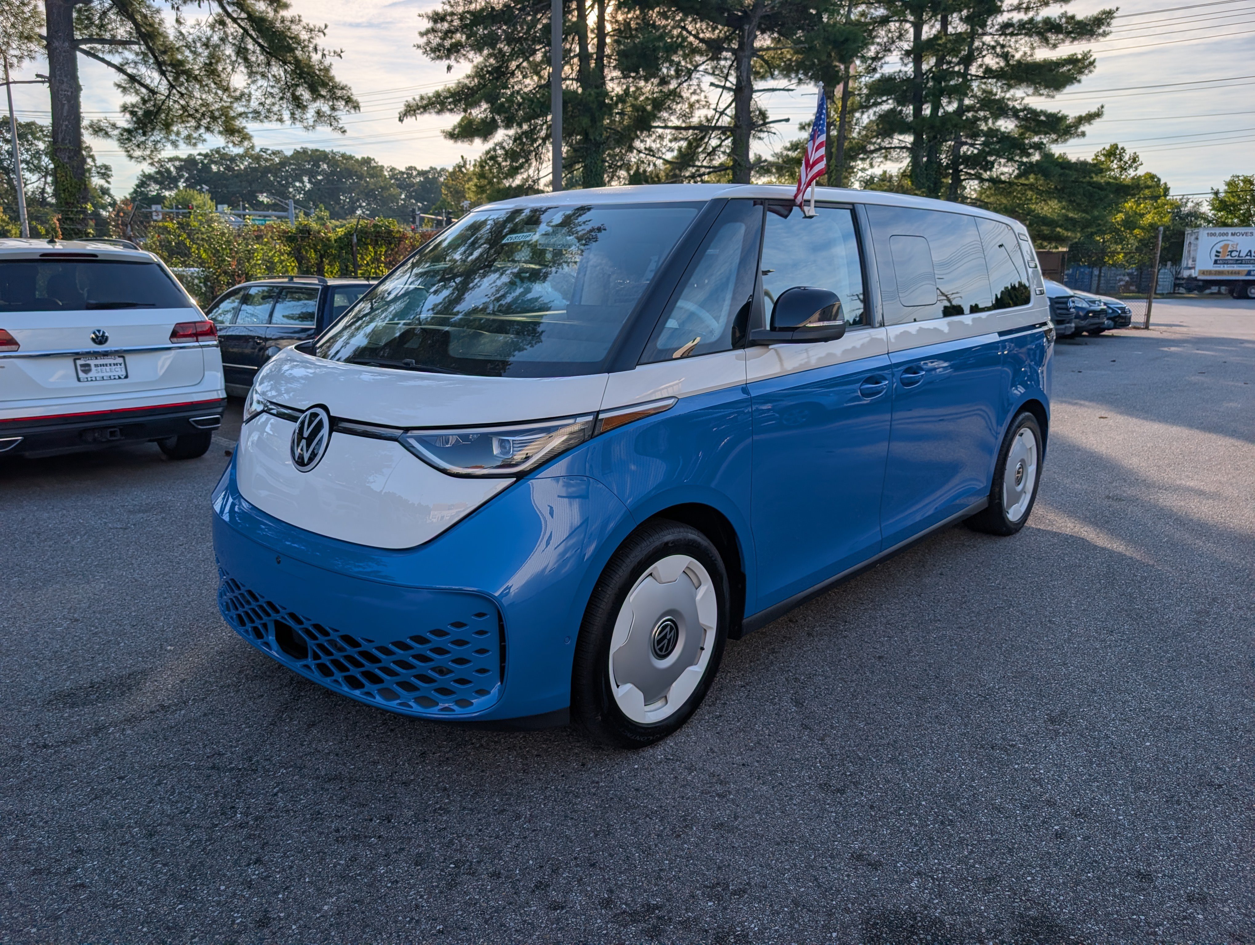 Used 2025 Volkswagen ID. Buzz 1st Edition RWD image 7