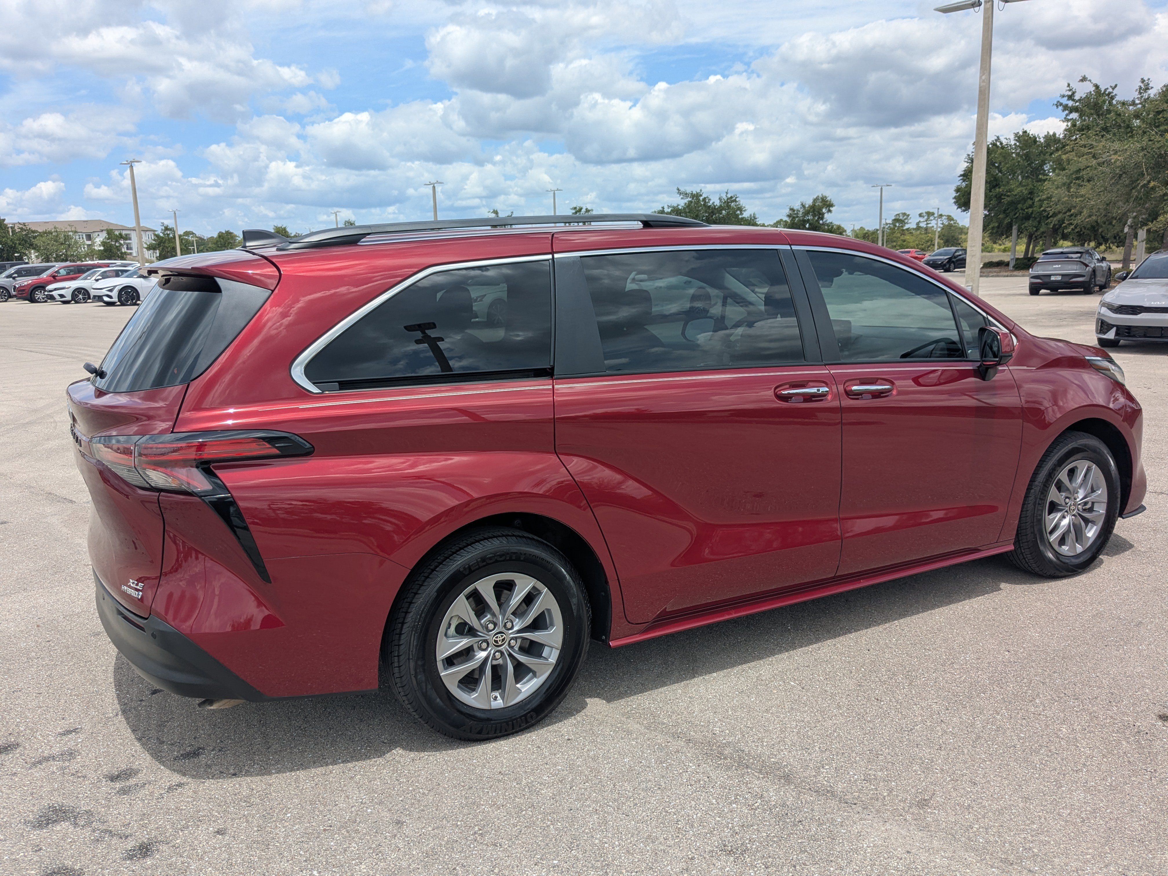 Used 2022 Toyota Sienna XLE FWD image 5