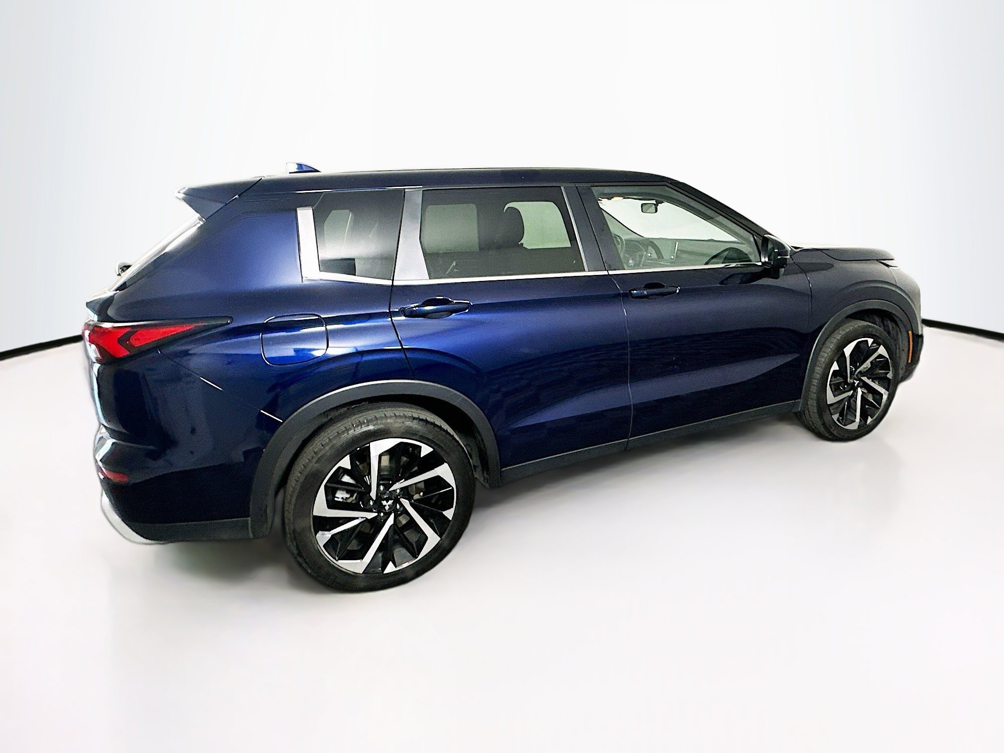 Used 2024 Mitsubishi Outlander SE image 10