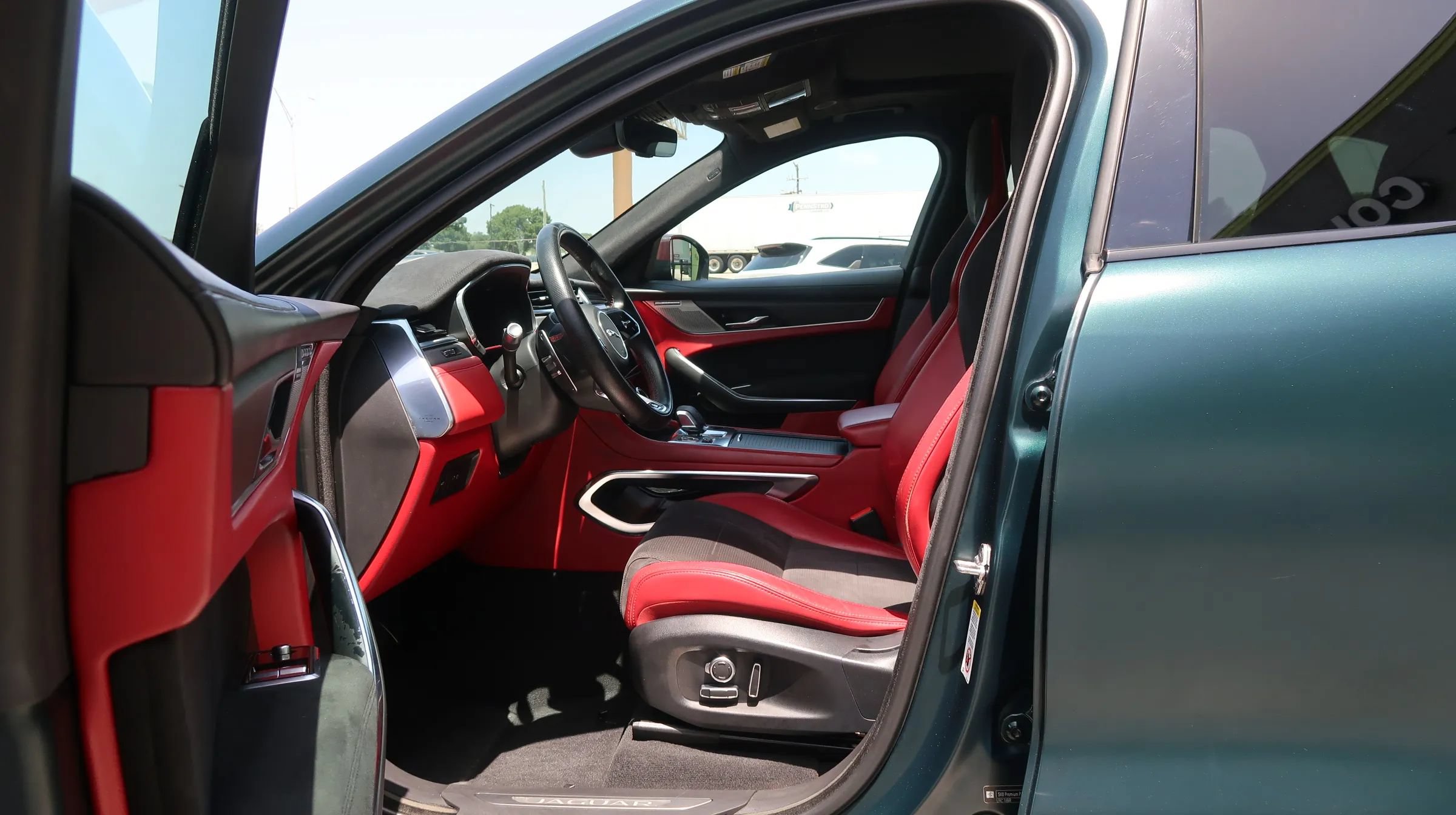 Used 2022 Jaguar F-PACE SVR AWD/4WD image 16