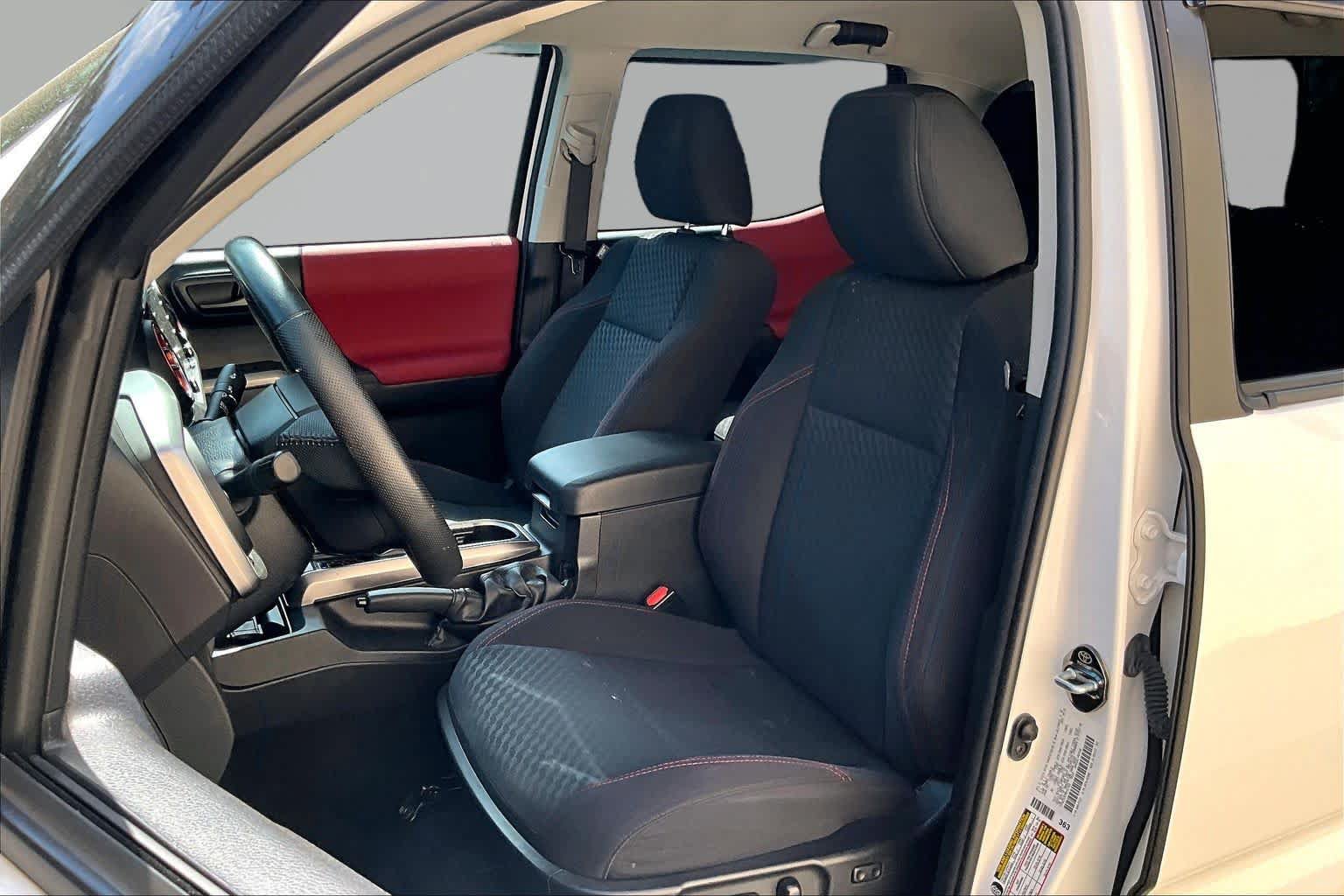 Used 2022 Toyota Tacoma SR5 w/ Technology Package RWD image 8